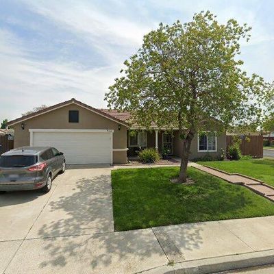 3113 Mission Dr, Hanford, CA 93230