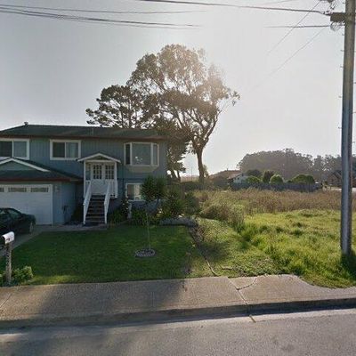 316 Grove St, Half Moon Bay, CA 94019