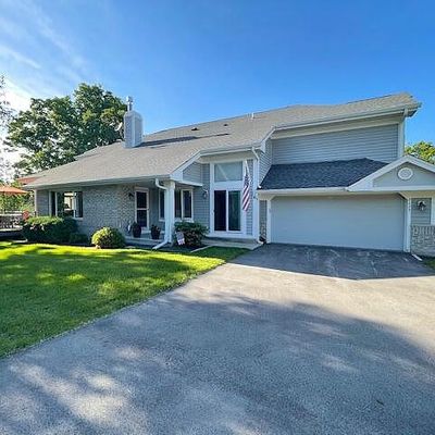 3175 S Waterford Ct, New Berlin, WI 53151