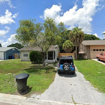 319 80 Th Ave Ne, Saint Petersburg, FL 33702