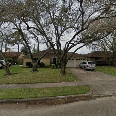 319 Forest Hills Dr, League City, TX 77573