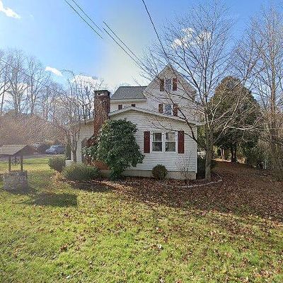 32 E Pembroke Rd, Danbury, CT 06811