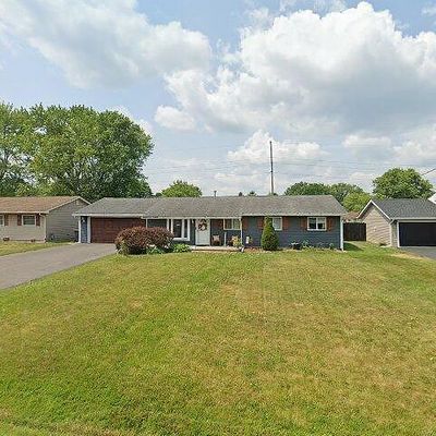 32 Robinhood Dr, Cranberry Township, PA 16066