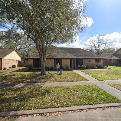 33 N Erik Dr, Angleton, TX 77515