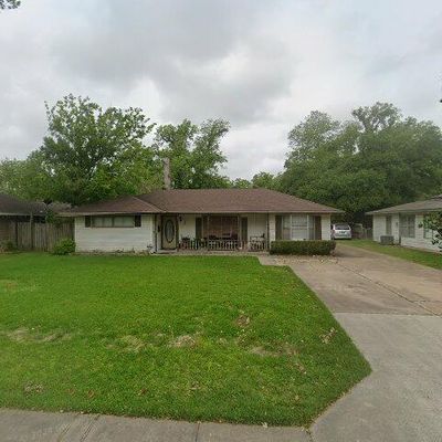 330 Redwood St, Lake Jackson, TX 77566