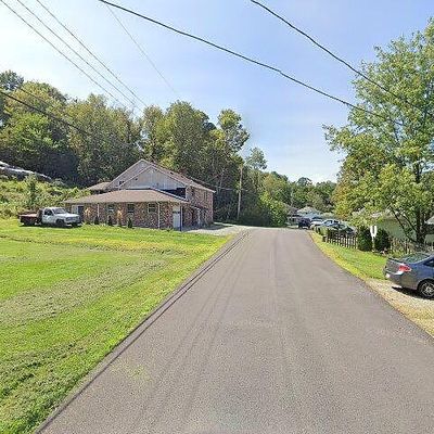 2 Nd Ave, Slickville, PA 15684