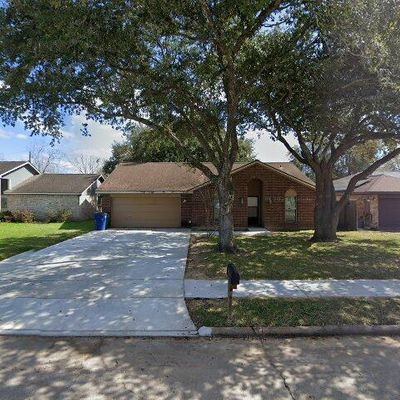 3 Lazybrook St, Angleton, TX 77515