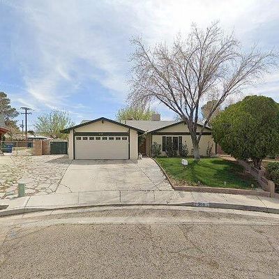 300 Mari Ct, Ridgecrest, CA 93555