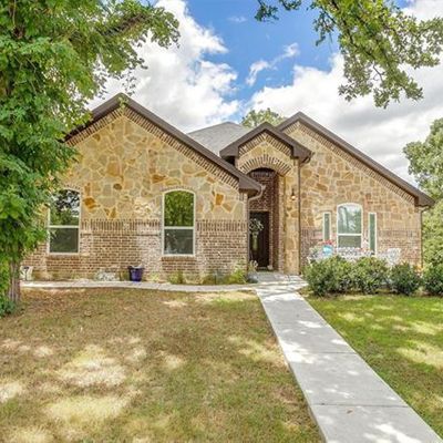 301 Lakeside Dr, Azle, TX 76020