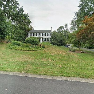 360 N Feathering Ln, Media, PA 19063