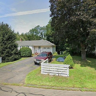 38 Dinwoodie Dr, North Branford, CT 06471