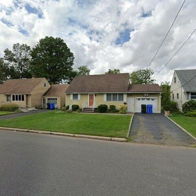 39 Plymouth Dr, Iselin, NJ 08830