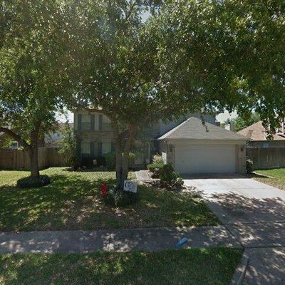 3912 Greenwood Dr, Pearland, TX 77584