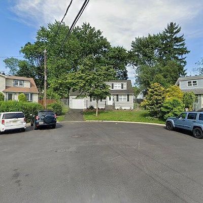 4 Blair Ct, East Brunswick, NJ 08816