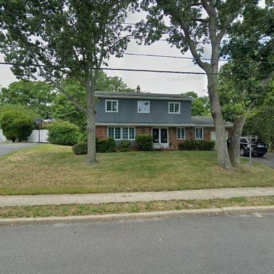 4 Lexington Rd, Howell, NJ 07731