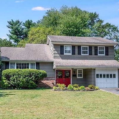 34 Williamsburg Dr, Roseland, NJ 07068