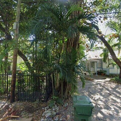 3582 Avocado Ave, Miami, FL 33133