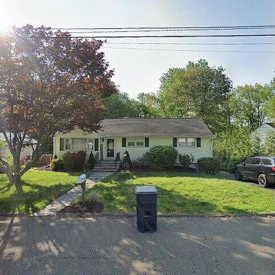 42 Craig Ln, Trumbull, CT 06611