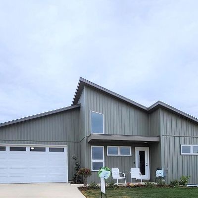 420 Sandmar Dr, Ripon, WI 54971