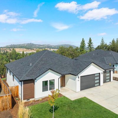 435 Arrowhead Trl, Eagle Point, OR 97524