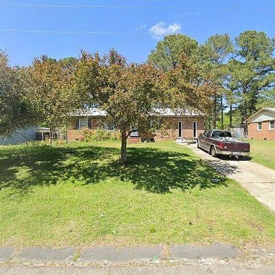 44 Appaloosa Dr, Spring Lake, NC 28390