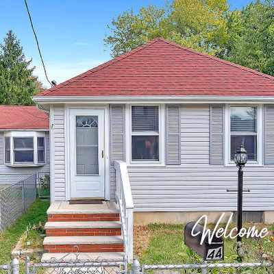 44 Dakota Ave, North Middletown, NJ 07748