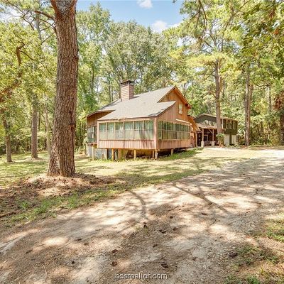 4565 Forest View Dr, Navasota, TX 77868