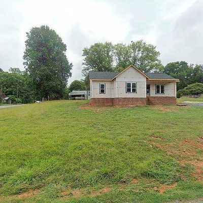 403 Hillcrest Dr, Randleman, NC 27317