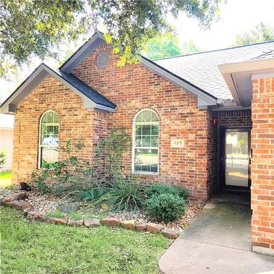 405 N Coulter Dr, Bryan, TX 77803