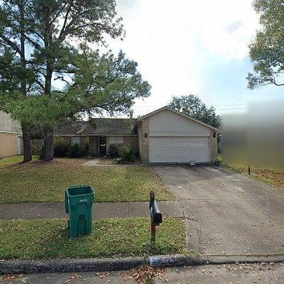 4051 Woodhollow Ln, Pasadena, TX 77504