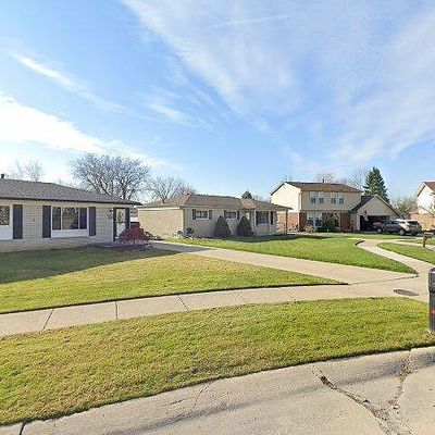 41565 Westmeath Cir, Clinton Township, MI 48038