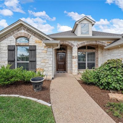 417 Silver Spur Trl, Mcgregor, TX 76657