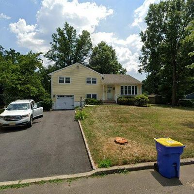 5 Briar Cir, Green Brook, NJ 08812