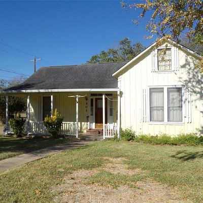 501 N North Center Street, Weimar, TX 78962