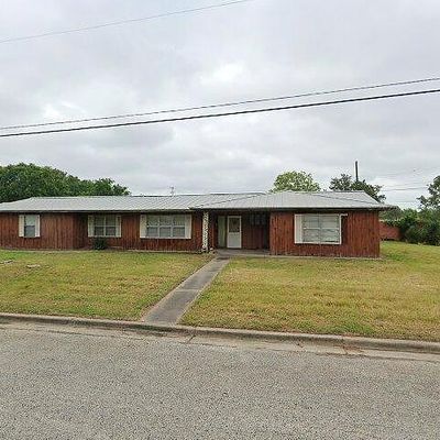 509 S Front St, Hallettsville, TX 77964