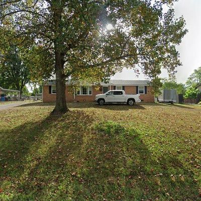 511 Woodbury Dr, Clarksville, TN 37042