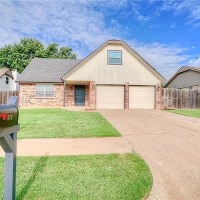 513 S Patterson Dr, Moore, OK 73160