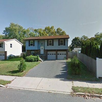 52 Walnut St, Farmingdale, NJ 07727