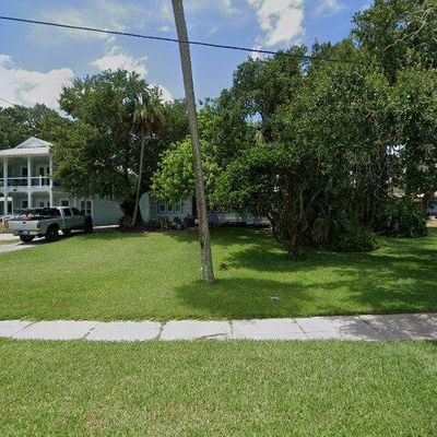 520 N Riverside Dr, New Smyrna Beach, FL 32168