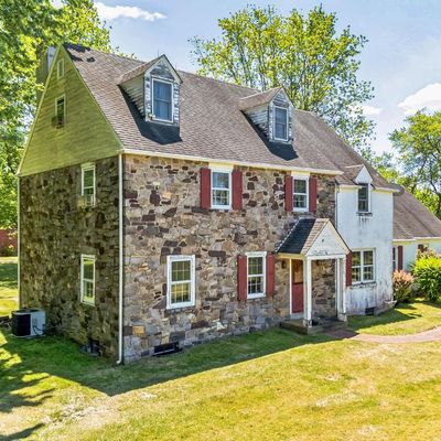 526 Pineville Rd, Newtown, PA 18940