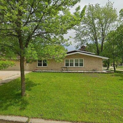 5301 Orchard Ln, Greendale, WI 53129