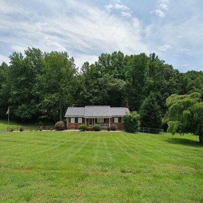 4625 Shelton Ridge Rd, Walkertown, NC 27051