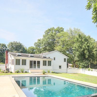 6 Columbine Ln, Norwalk, CT 06851