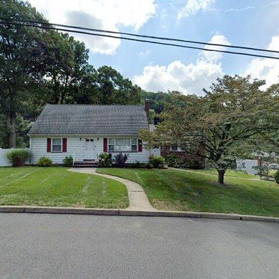 6 Mohawk Ave, Oakland, NJ 07436