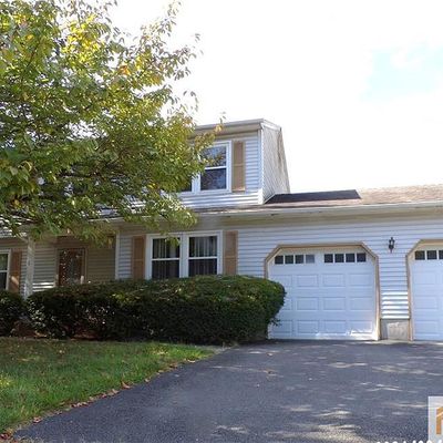 6 Oberman Ln, Monmouth Junction, NJ 08852