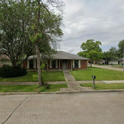 600 Pinebrook Ln, Baytown, TX 77521