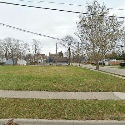 61 Floral Ave, Mount Clemens, MI 48043