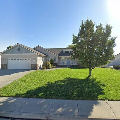 6107 Cowlitz Ln, Pasco, WA 99301