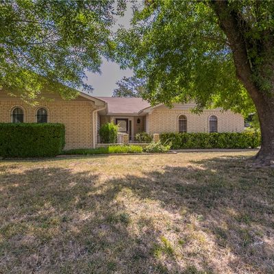 621 Pinewood Ln, Hewitt, TX 76643