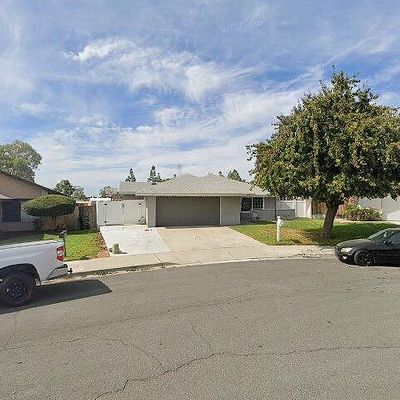 6211 Candle Light Dr, Jurupa Valley, CA 92509